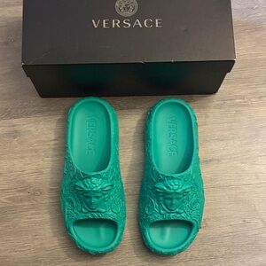 Versace Brand new in box size 10 Men’s Teal Medusa Slide Sandals - Vibrant Teal